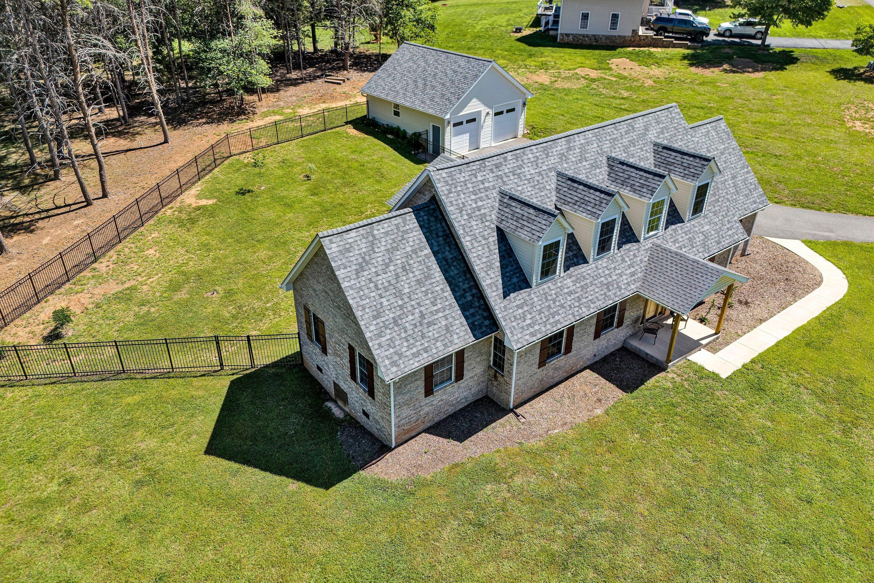 Image 4: Exterior