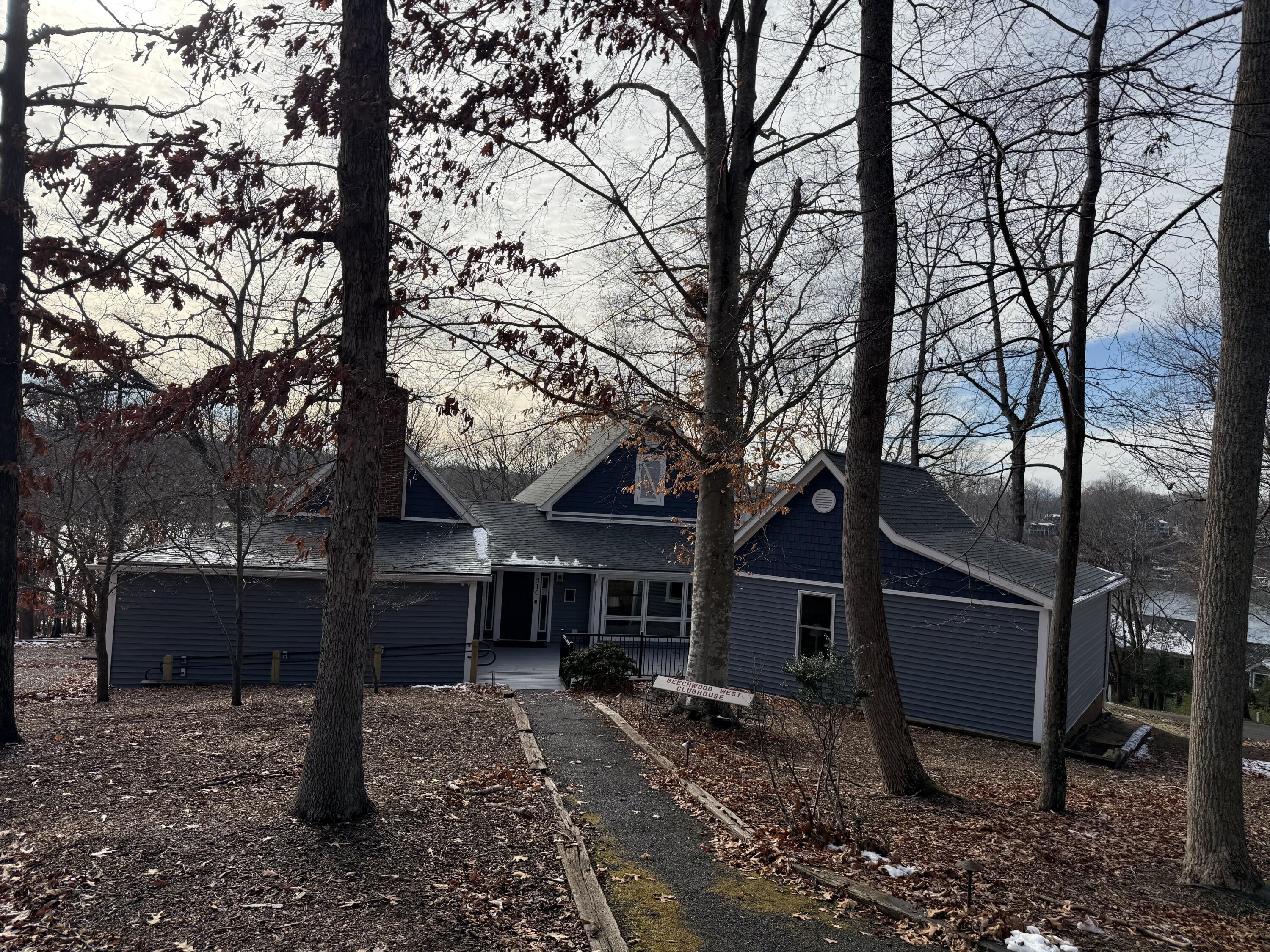 Image 4: Clubhouse