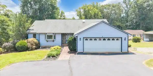 110 Club House DR