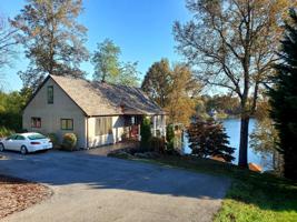 80 Travers CIR