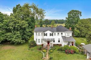 1214 Bishops WAY