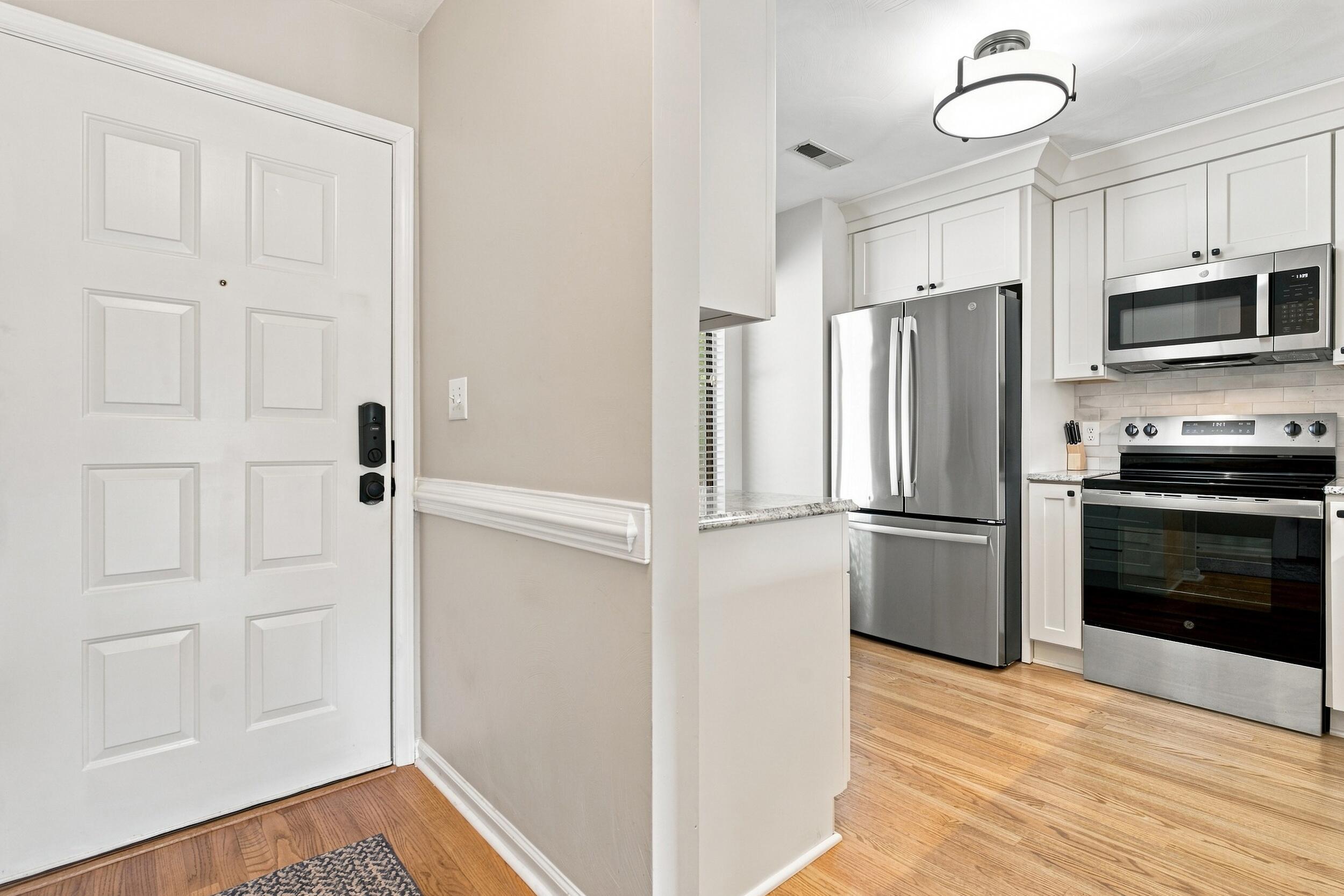 Image 2: 204 harbor ridge dr_003