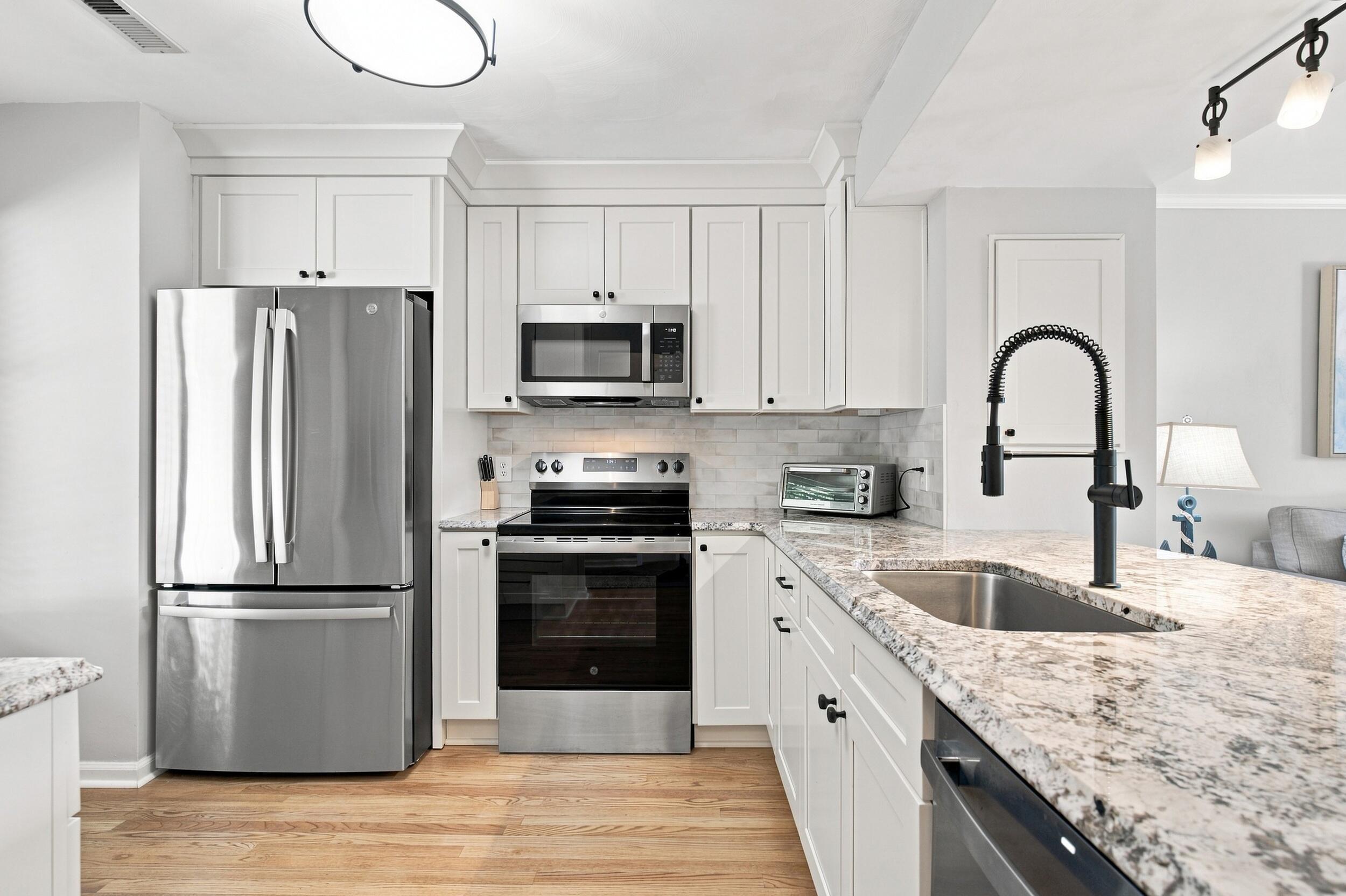 Image 3: 204 harbor ridge dr_004
