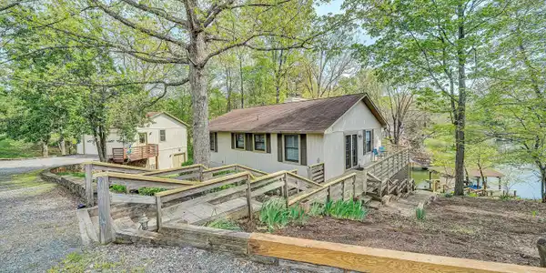 259 Brooks Point LN