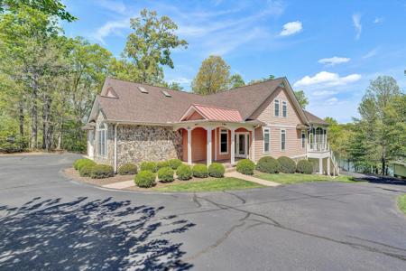 250 Deerwood DR