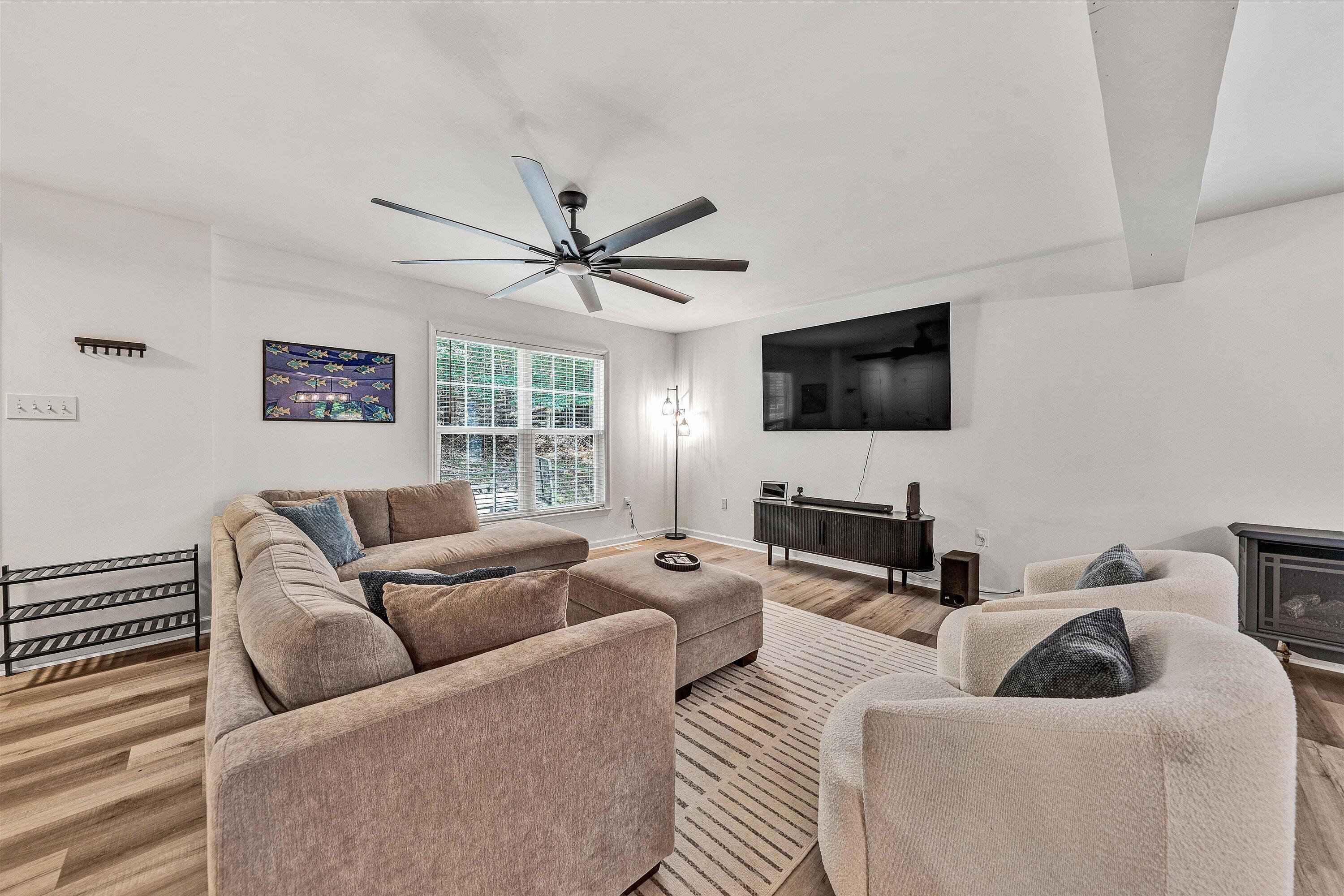 Image 4: 1113 Stripers Court (8)