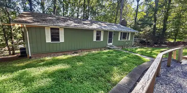 200 Retreat LN