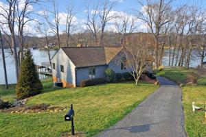 1049 Lakemount DR