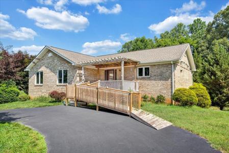 114 Saint Gregory PL