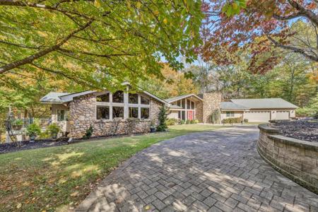 113 Ridgeway CT
