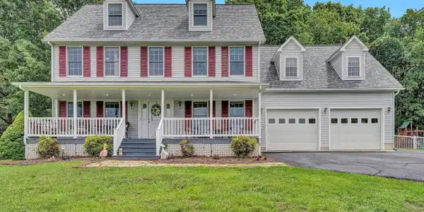 Image 4: Front of Home