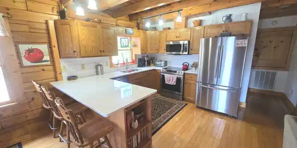 Image 4: Eat In Kitchen