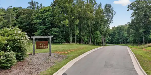 Image 2: Lakeside Farms Entrance