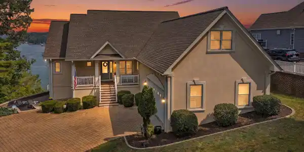 250 Village LN