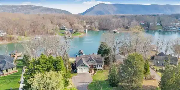 308 Pine DR