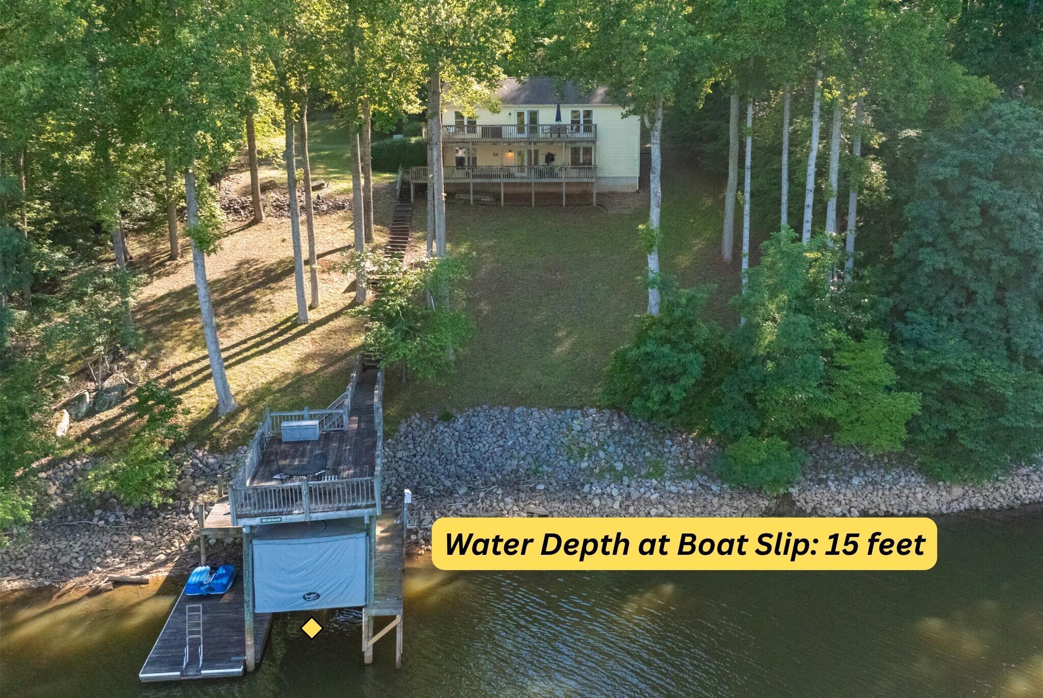 Image 4: Water Depth at Boat Slip 15 feet