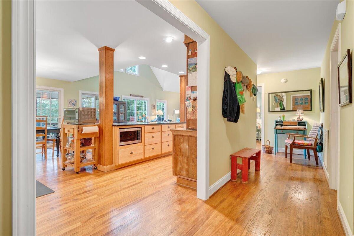 Image 4: Foyer