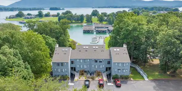 290 Sailors Cove DR