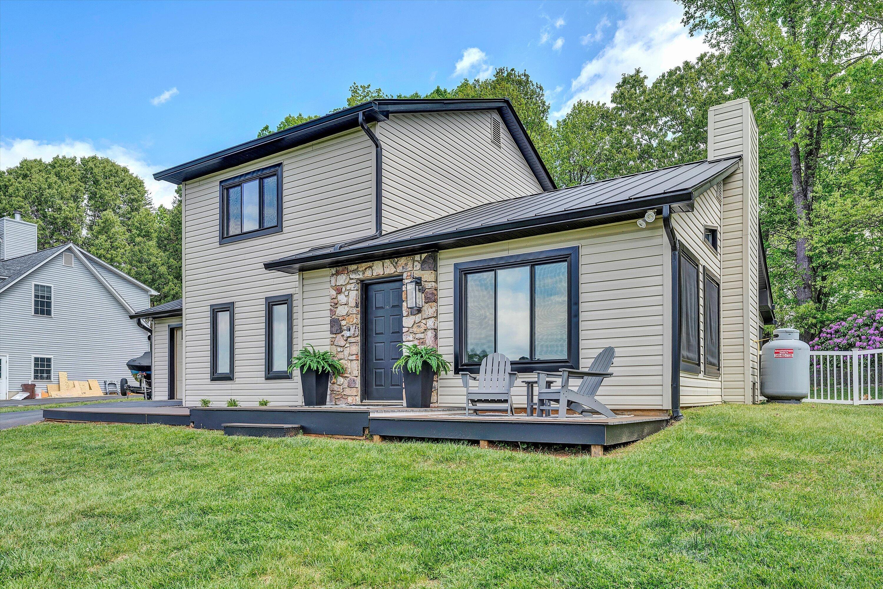 Image 4: Front of Home