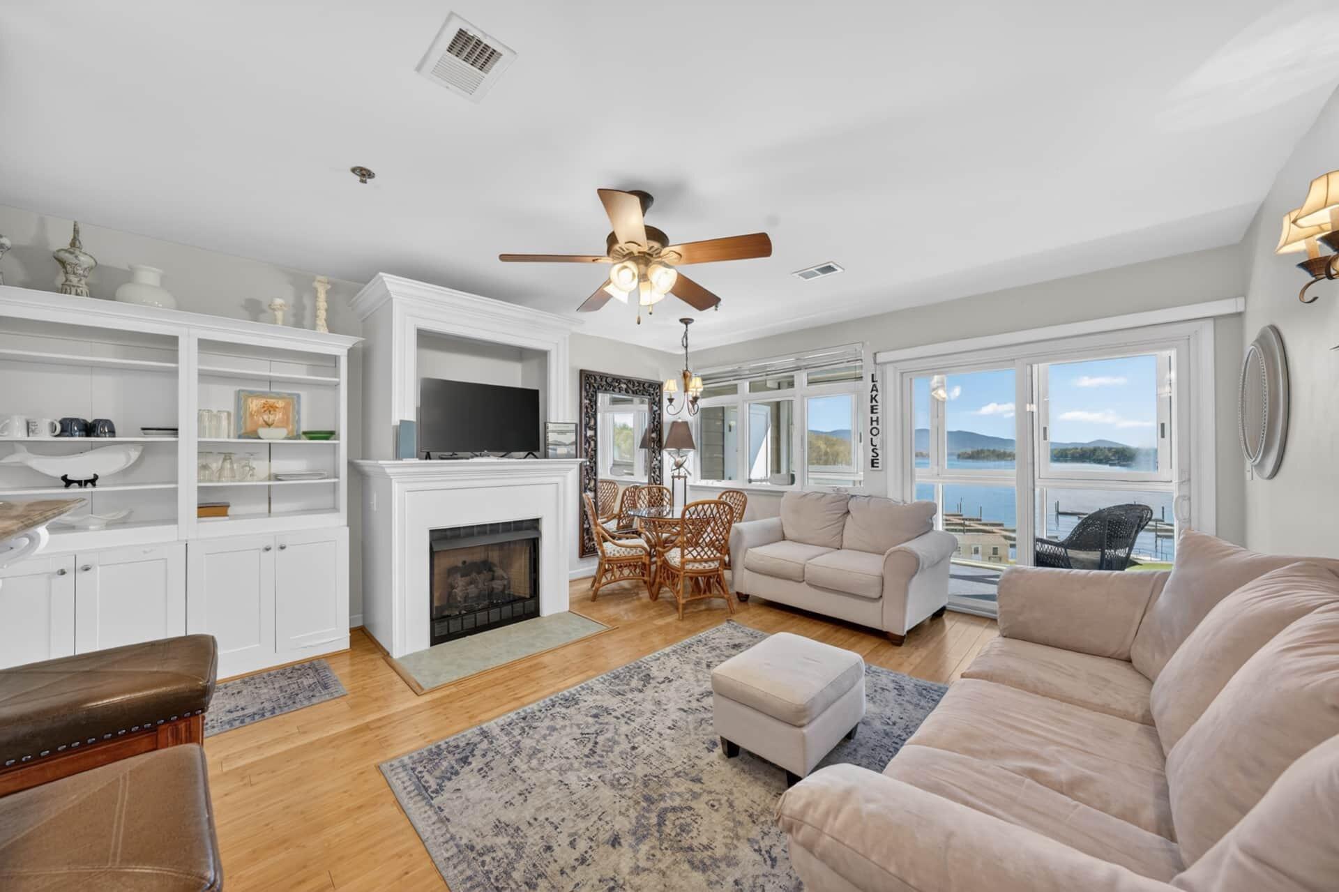 Image 1: Living Area