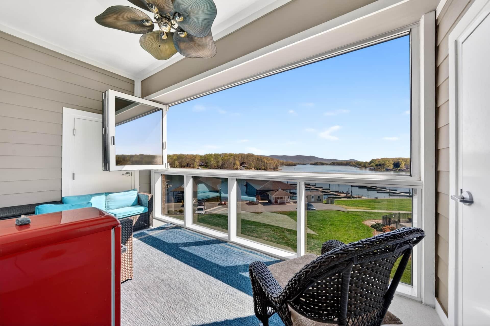 Image 4: Waterfront Balcony