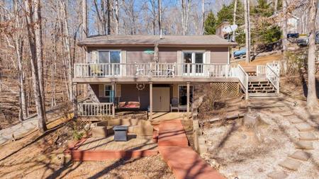 211 Driftwood CT