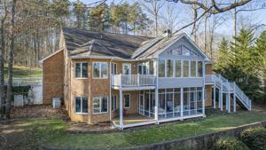 60 Oak Point DR