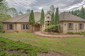 210 Lakeside LN