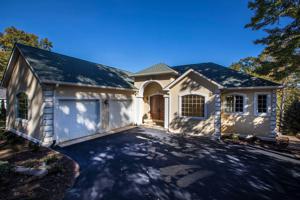 275 Waverly LN