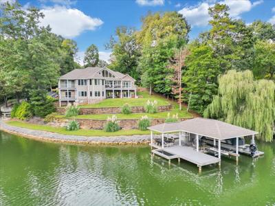 1121 Waynes WAY
