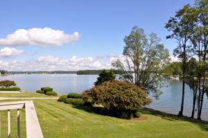 2880 Waters Edge DR