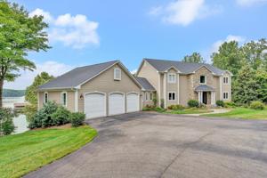 60 Bay Front RD