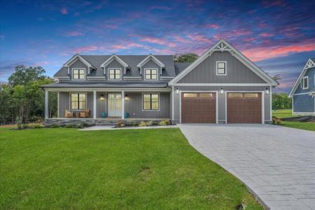 1093 Golf View CT