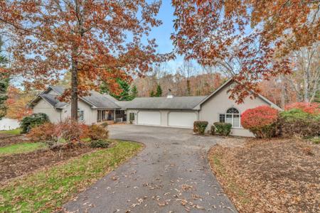 36 Halls LN