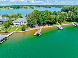 699 Island Pointe LN