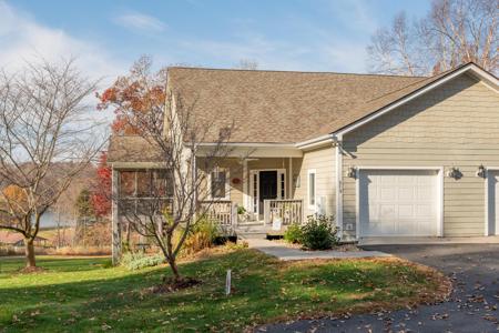 219 Retreat LN