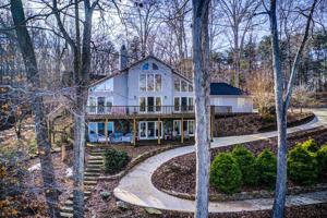 414 Dodee LN