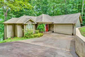704 Forest Lawn DR
