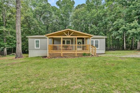 305 Snug Harbor TRL