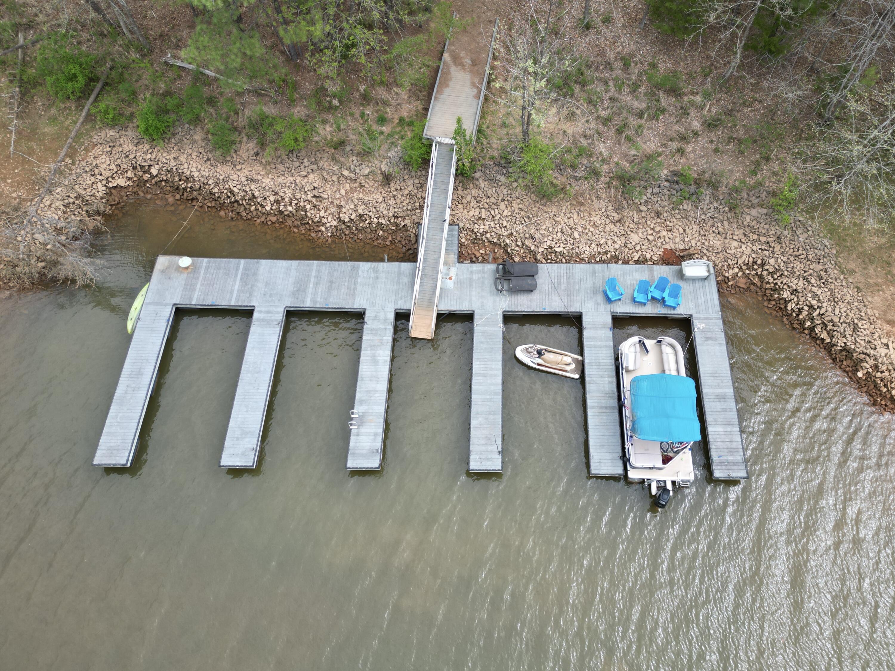 Image 2: Deeded Dock Slip