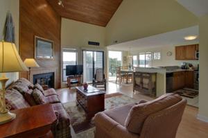25 Clubhouse Tower CIR Unit #712