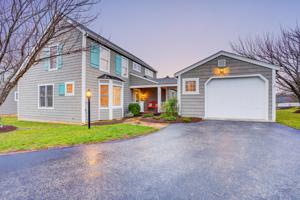 10 Cottage LN