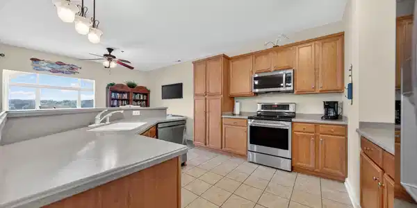Image 3: Kitchen