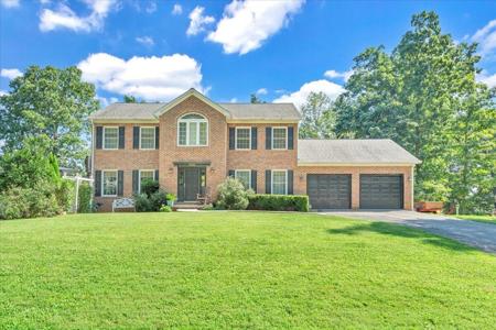 1058 Lake Oaks LN