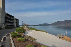 6605 Smith Mountain RD Unit #206