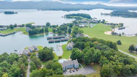 290 Sailors Cove DR