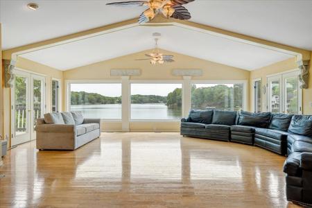 440 Sourwood DR