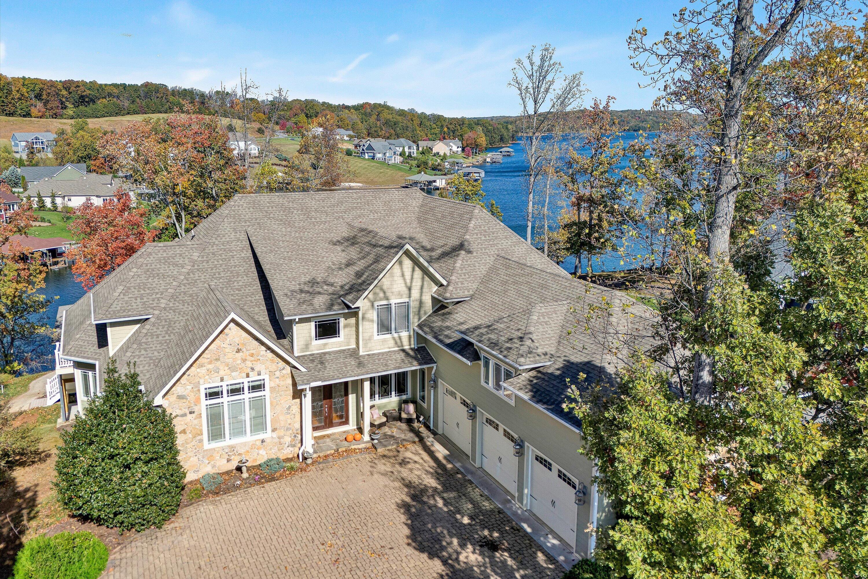 Image 4: 803 Compass Cove (3)