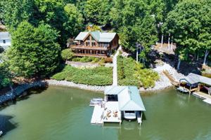 220 Walnut Trace DR