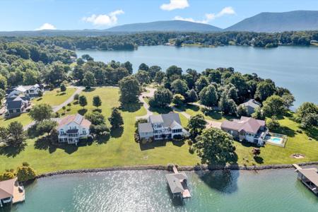 220 Gross Point DR